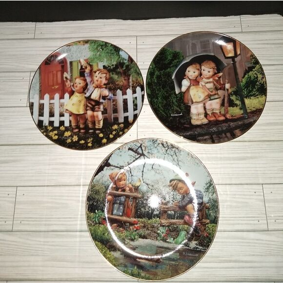 Vintage Danbury Mint MJ Hummel Collectible Boy and Girl Plates Set Of 3 - Picture 2 of 10